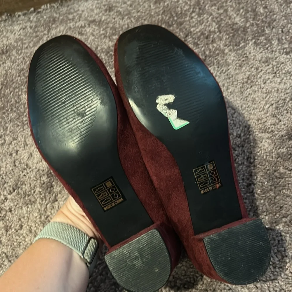 Athena Alexander Kapri size 8.5 Slip On Pump w/Buckle Detail 2